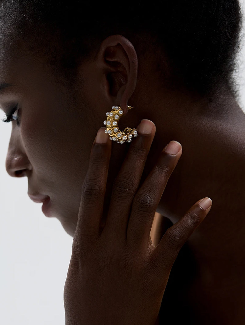 Mimi Bold Midi Pearl Earrings