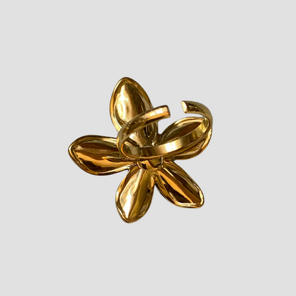 2-Tone Flower Pearl 18k Gold Ring  is - GRISÉ NYC 2