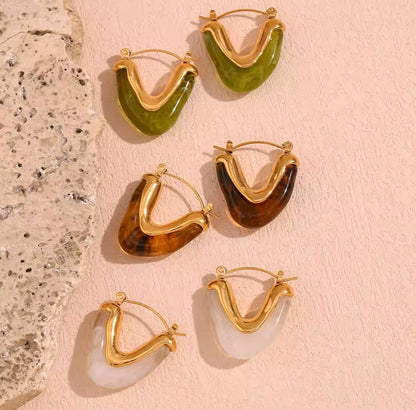 Tortoise Resin V-Shape 18k Gold Earrings