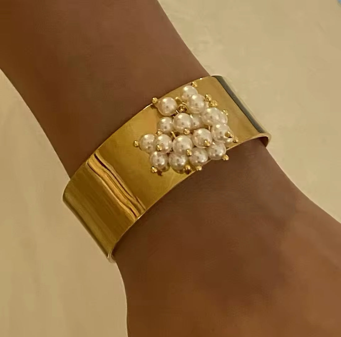 Perlitas 18k Gold Cuff Bracelet