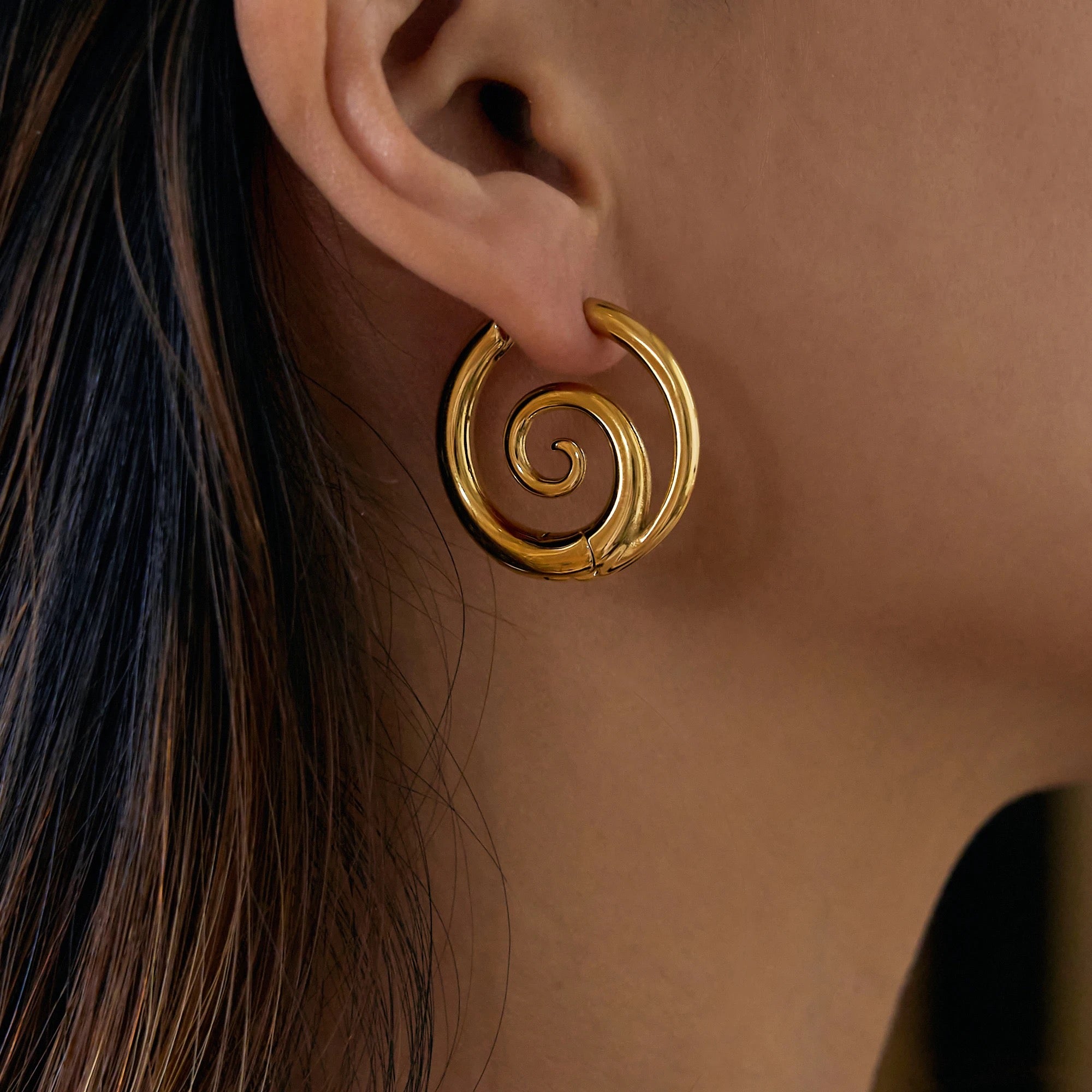 Swirl 18k Gold Hoop Earrings - GRISÉ NYC 